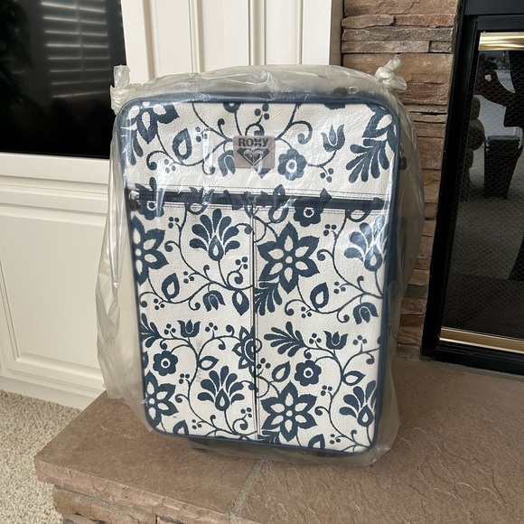 Vintage Navy and White Roxy Suitcase - Picture 1 of 10